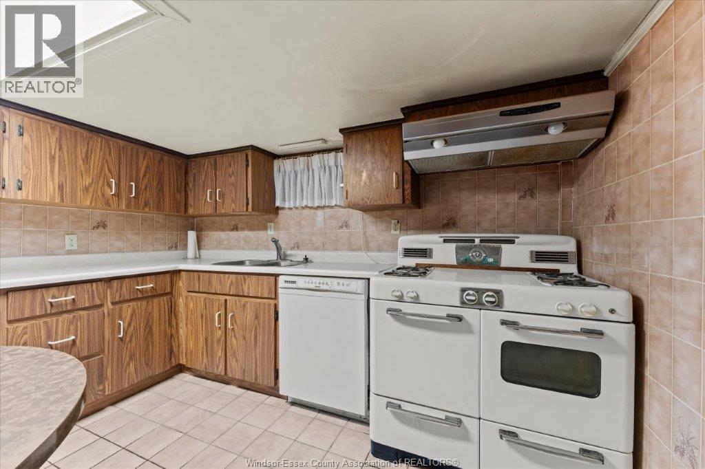 1663 ELSMERE - 23