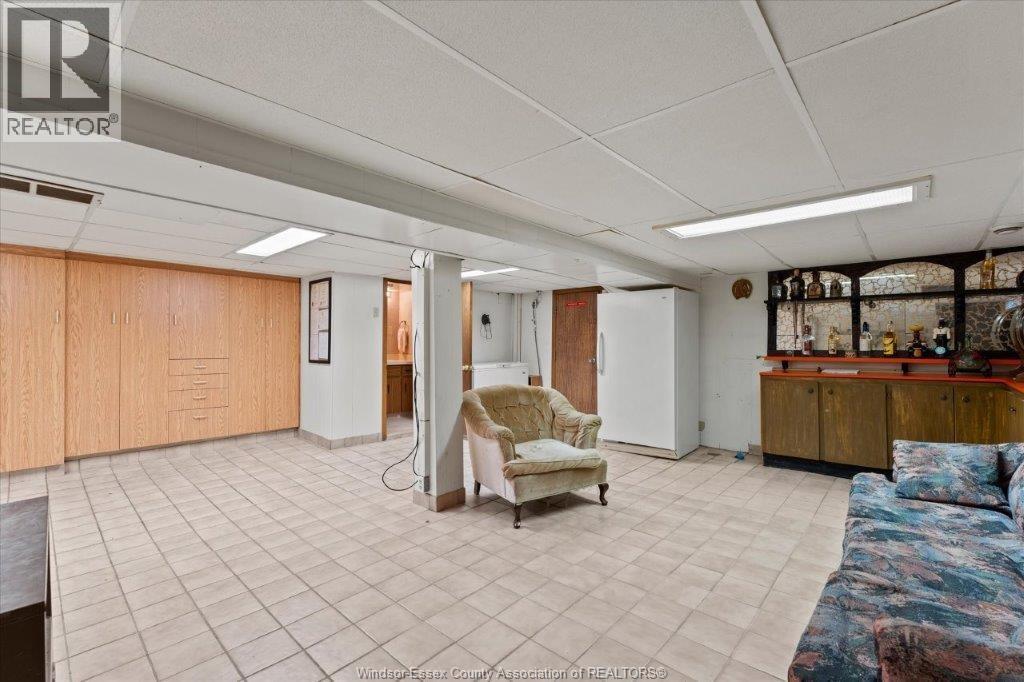 1663 ELSMERE - 30