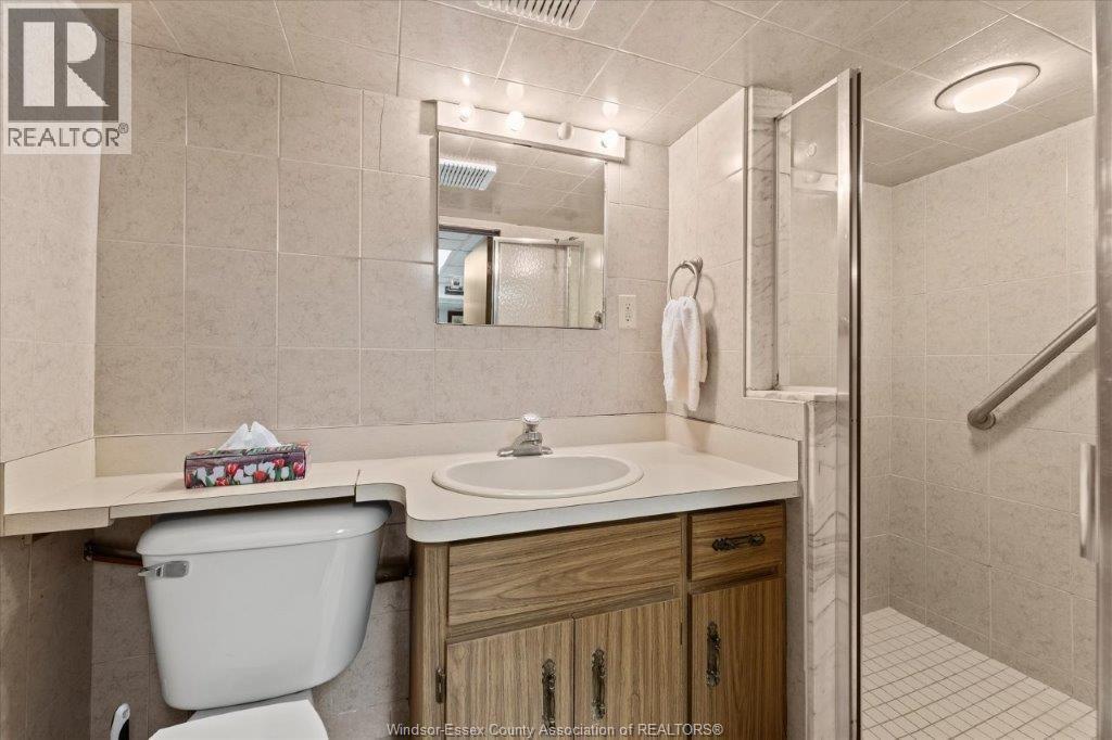 1663 ELSMERE - 31