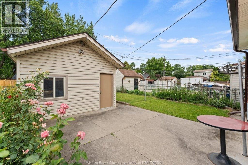 1663 ELSMERE - 33