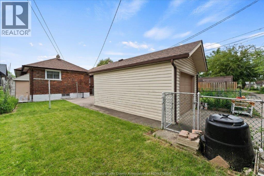 1663 ELSMERE - 36