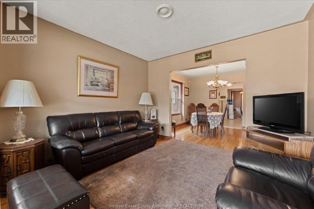 1663 ELSMERE - 5
