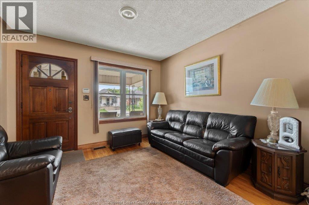 1663 ELSMERE - 6