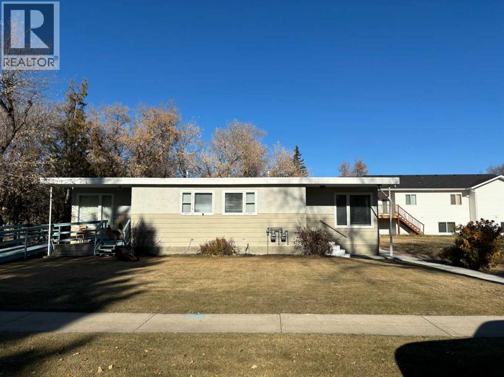 5218 & 5216 56 Ave - 41