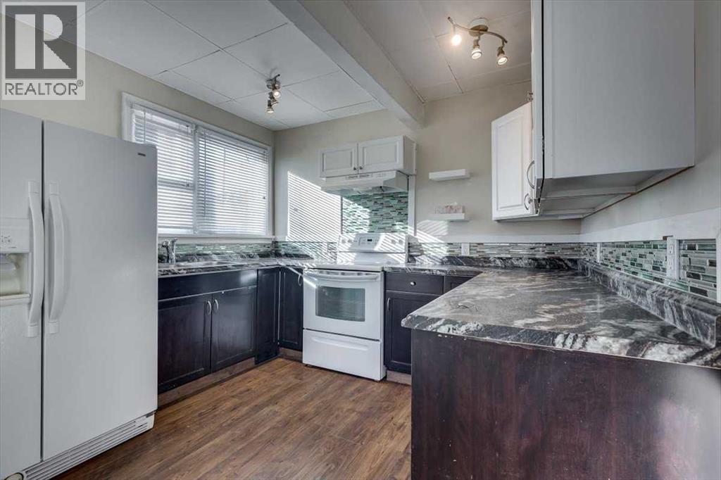 5218 & 5216 56 Ave - 19