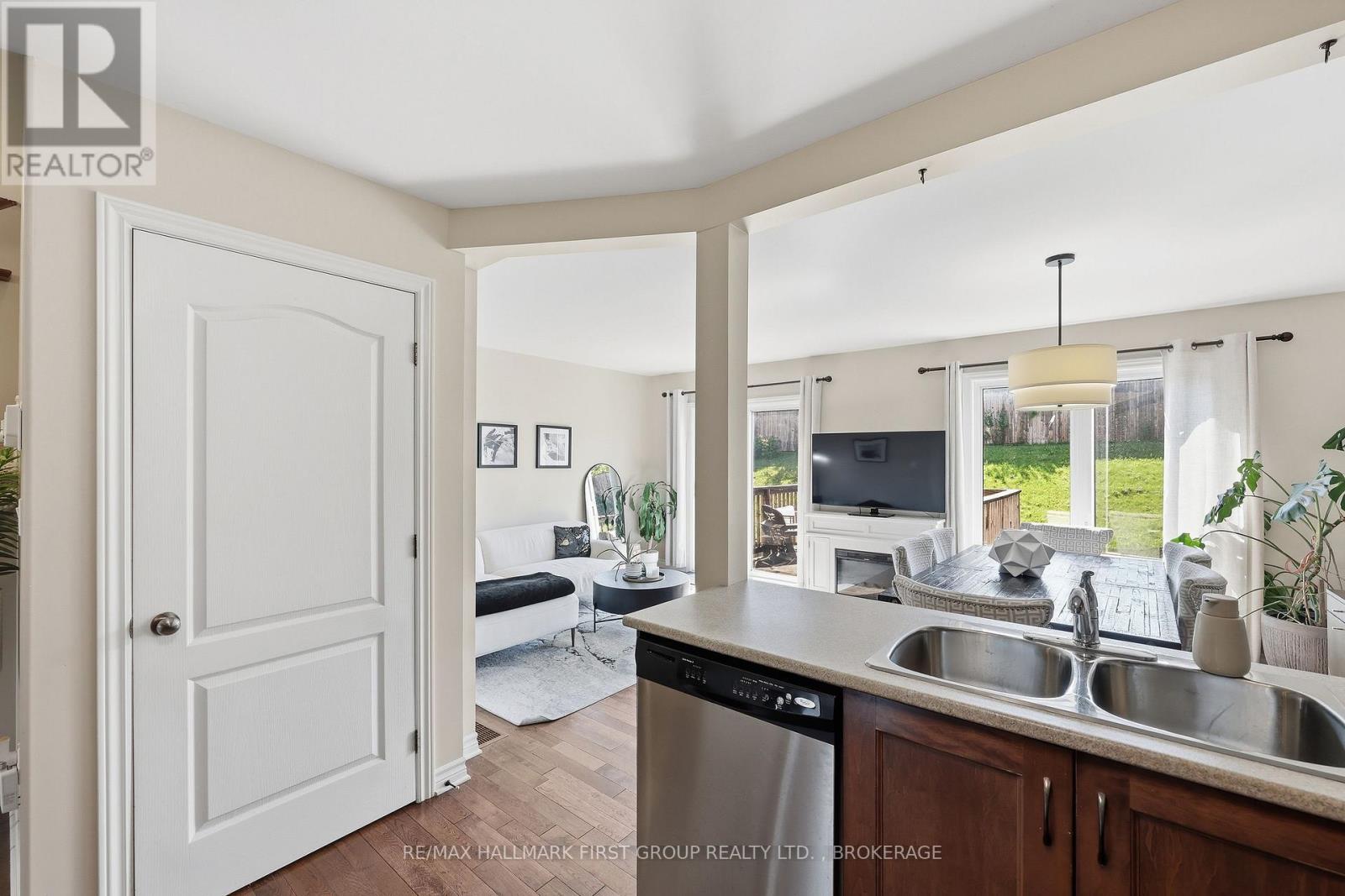 940 SWANFIELD STREET - 10