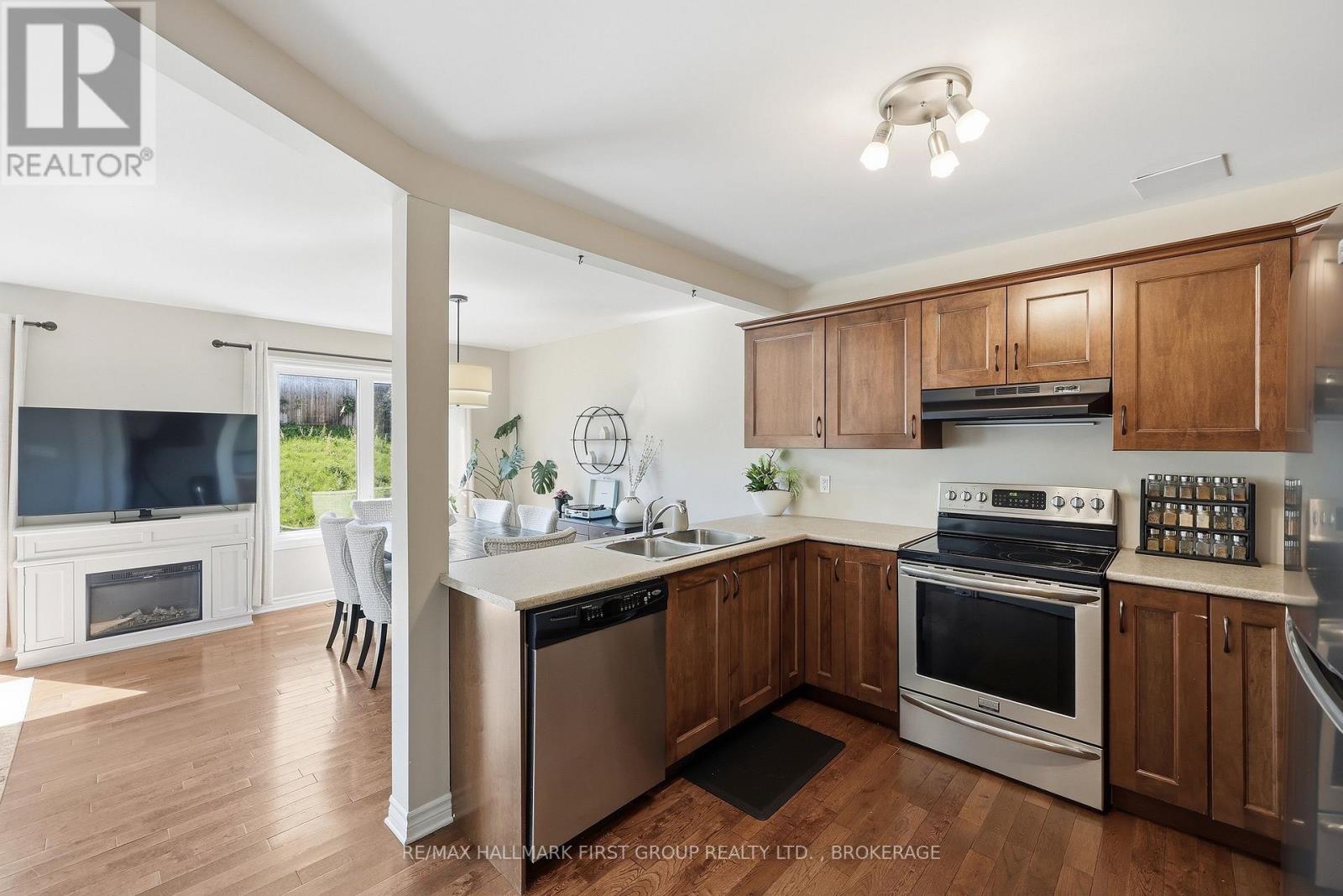 940 SWANFIELD STREET - 8