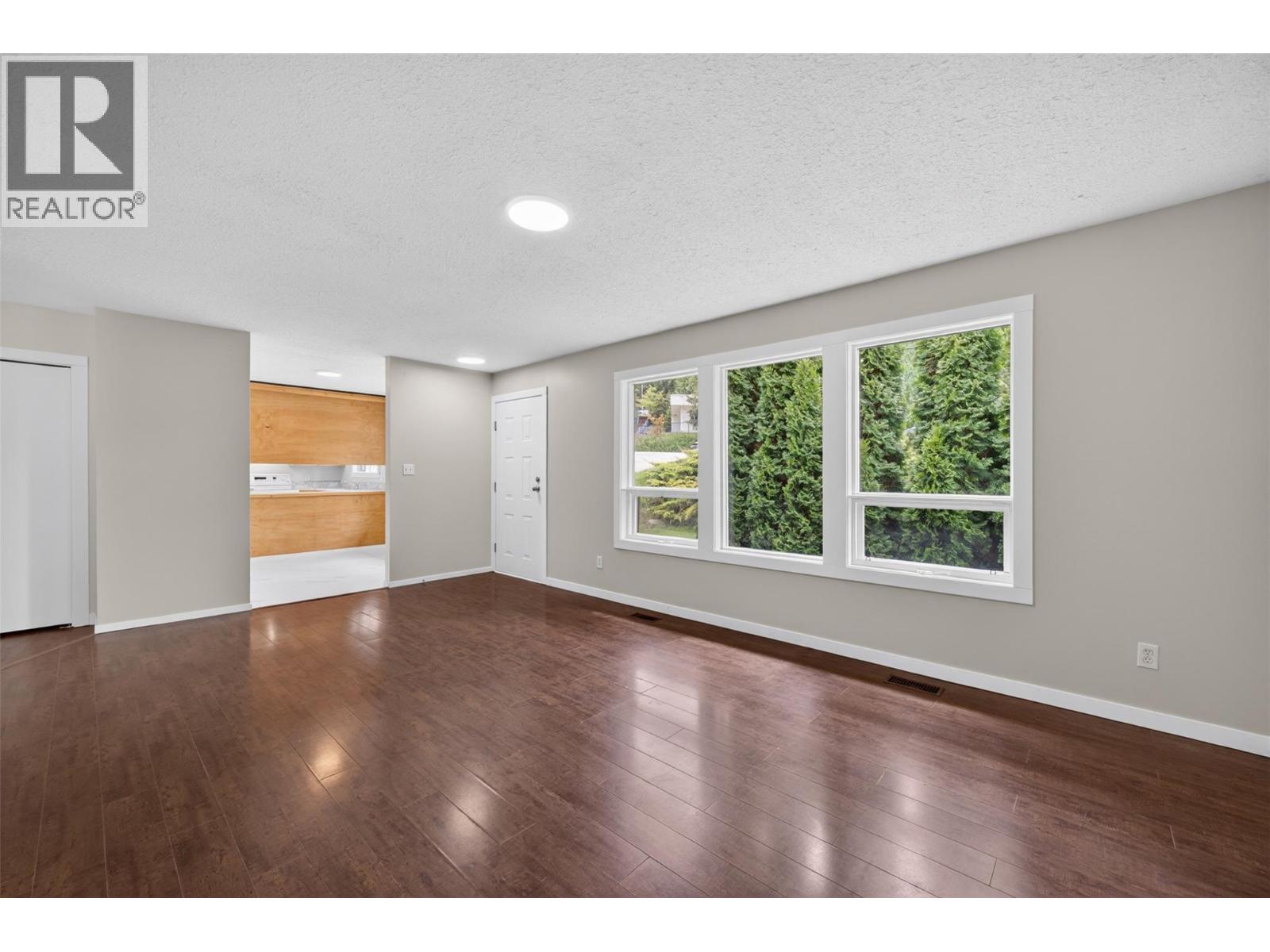 2731 Okanagan Avenue NE - 8
