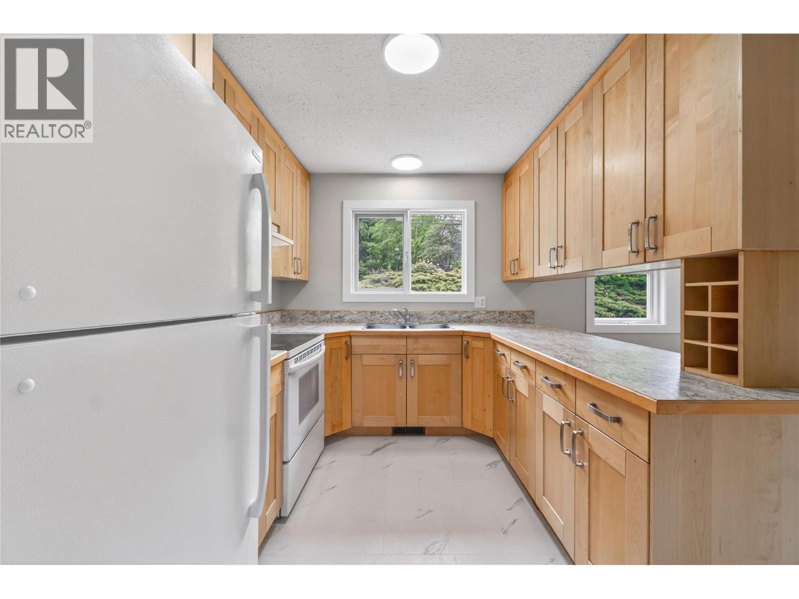 2731 Okanagan Avenue NE - 22