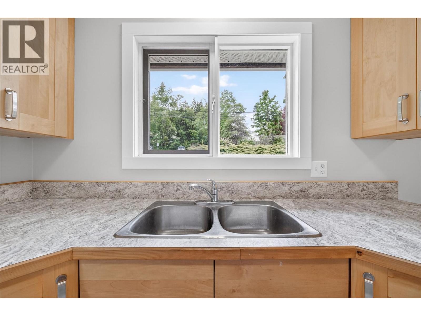 2731 Okanagan Avenue NE - 21