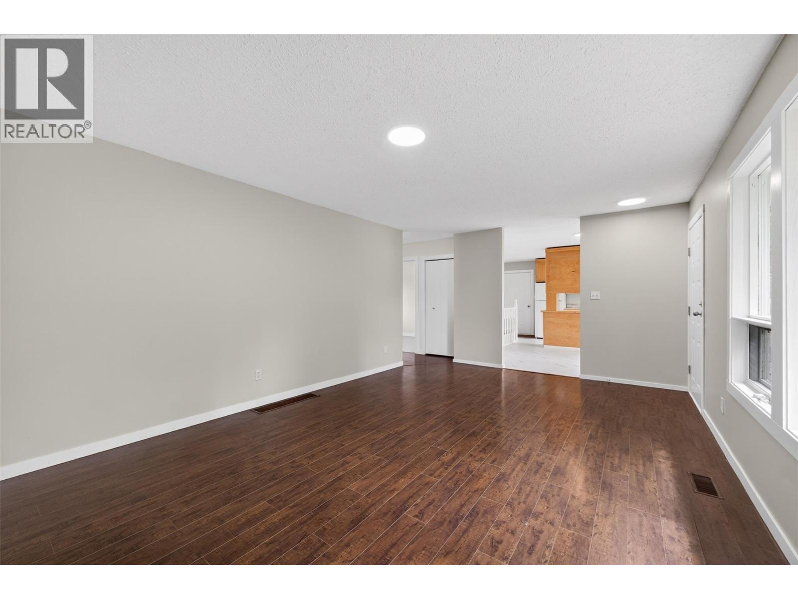 2731 Okanagan Avenue NE - 9