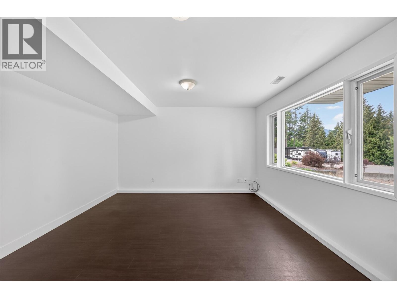 2731 Okanagan Avenue NE - 40