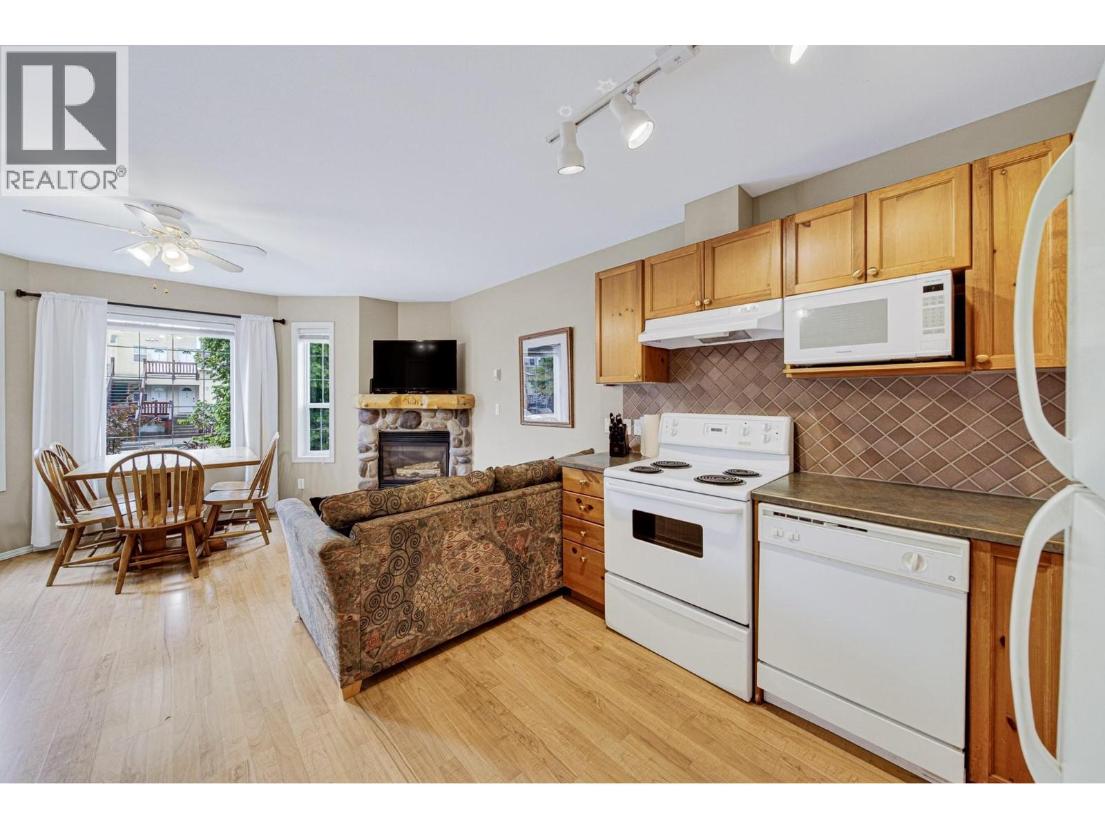 #1326 1300 RIVERSIDE Way - 25