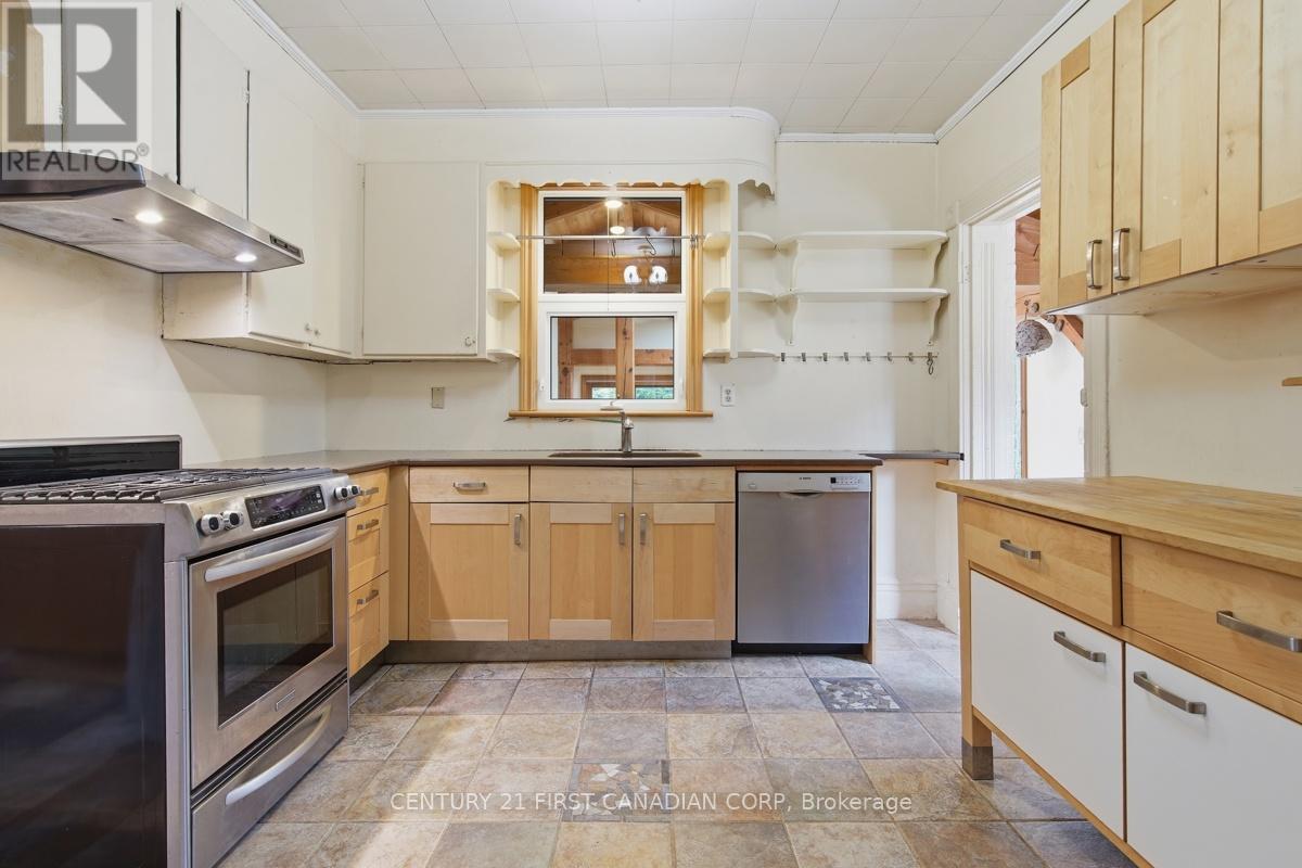 834 COLBORNE STREET - 12