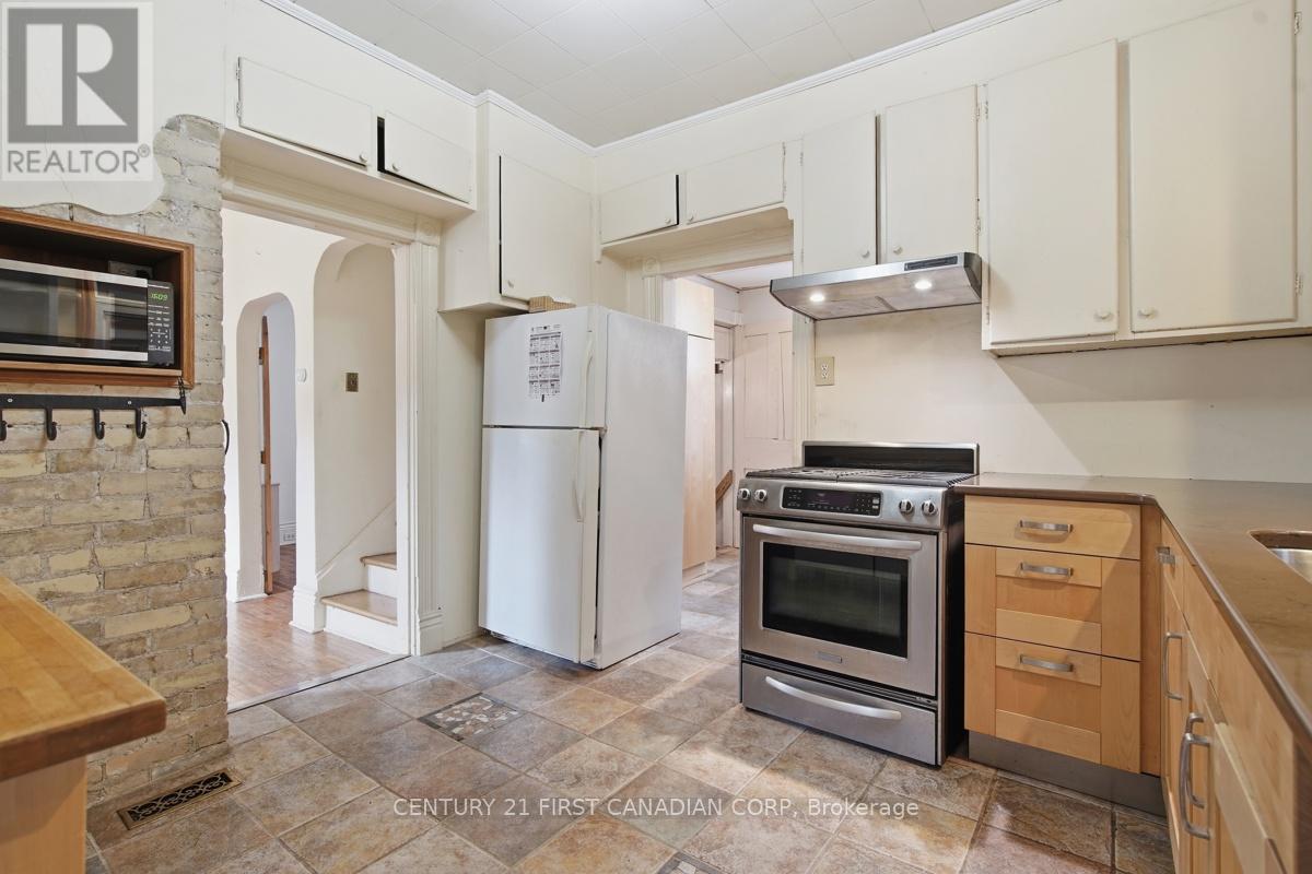 834 COLBORNE STREET - 15