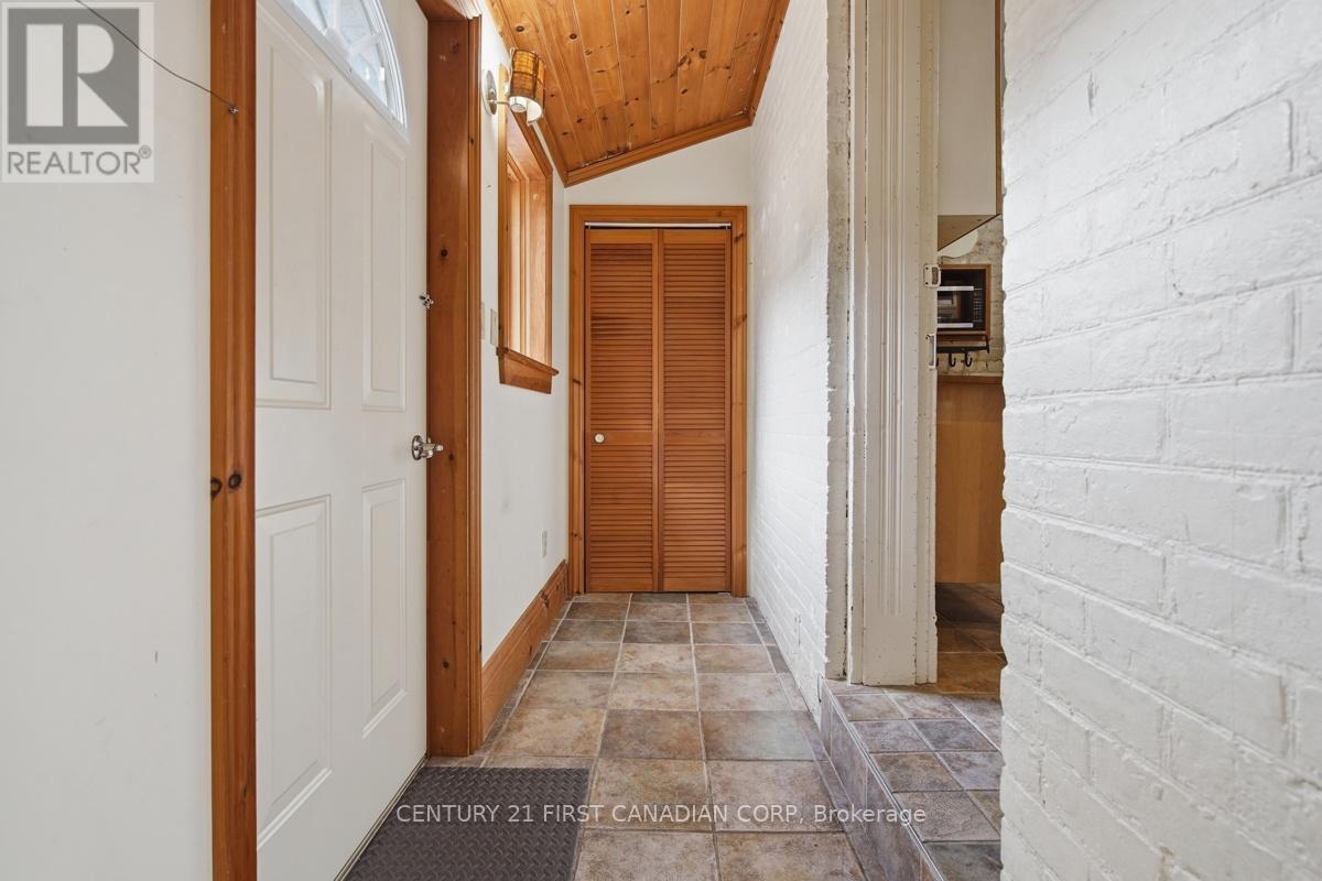 834 COLBORNE STREET - 16