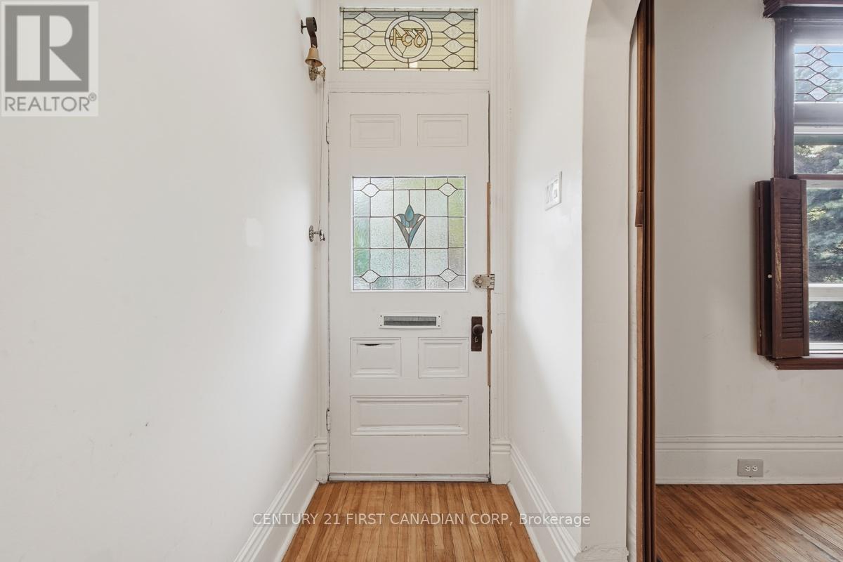 834 COLBORNE STREET - 17