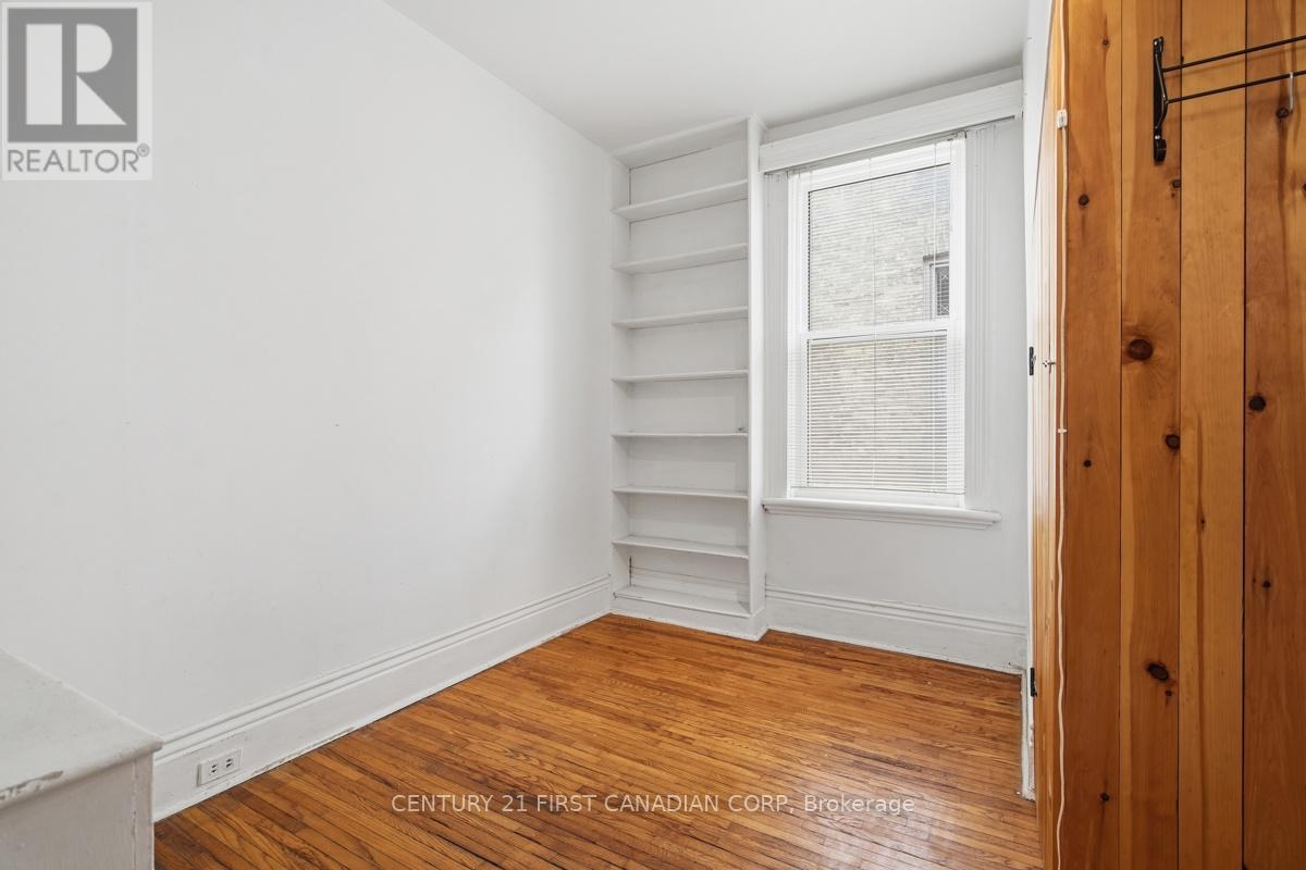 834 COLBORNE STREET - 18
