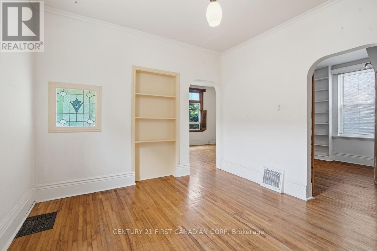 834 COLBORNE STREET - 22