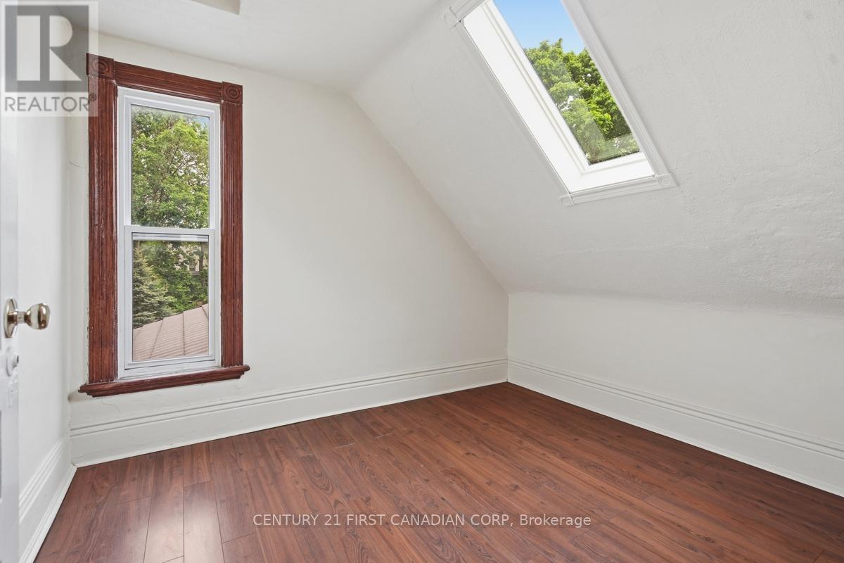 834 COLBORNE STREET - 25