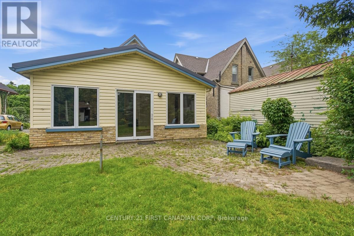 834 COLBORNE STREET - 29