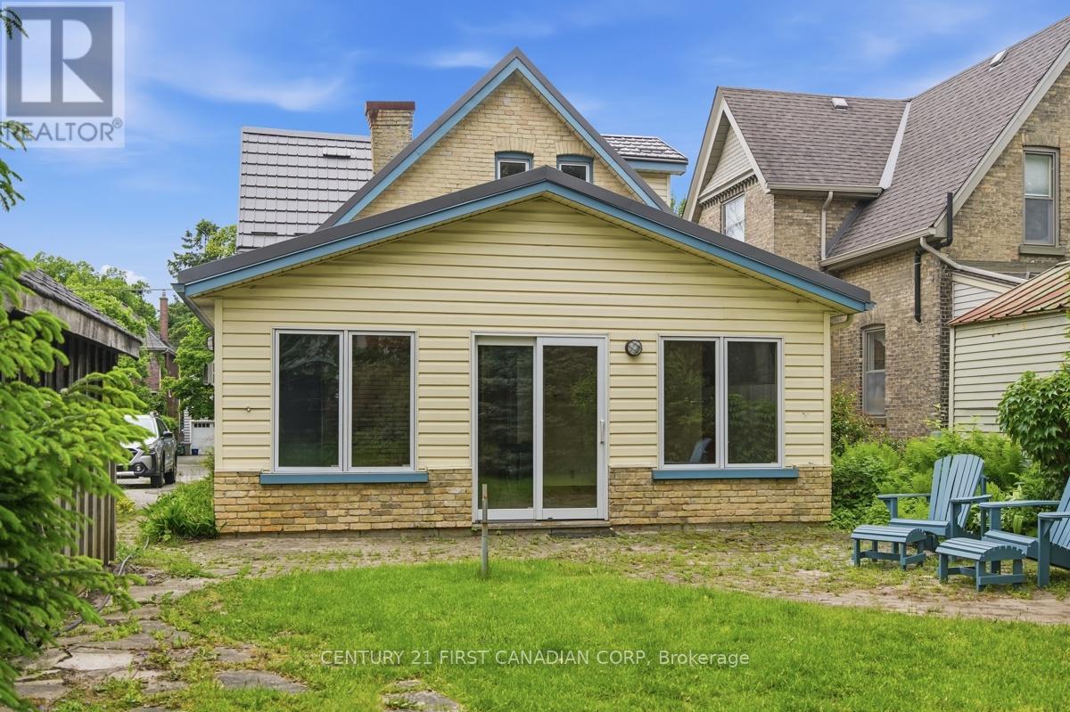 834 COLBORNE STREET - 30