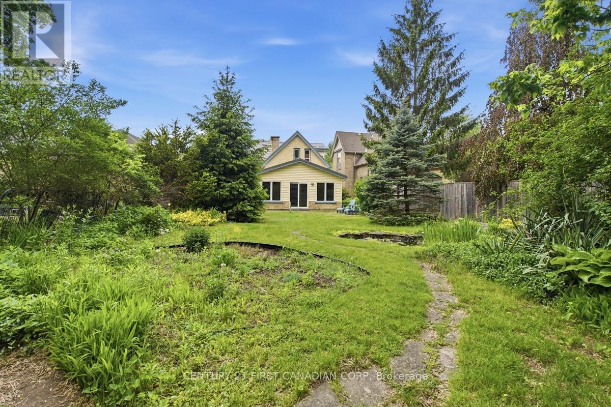 834 COLBORNE STREET - 33