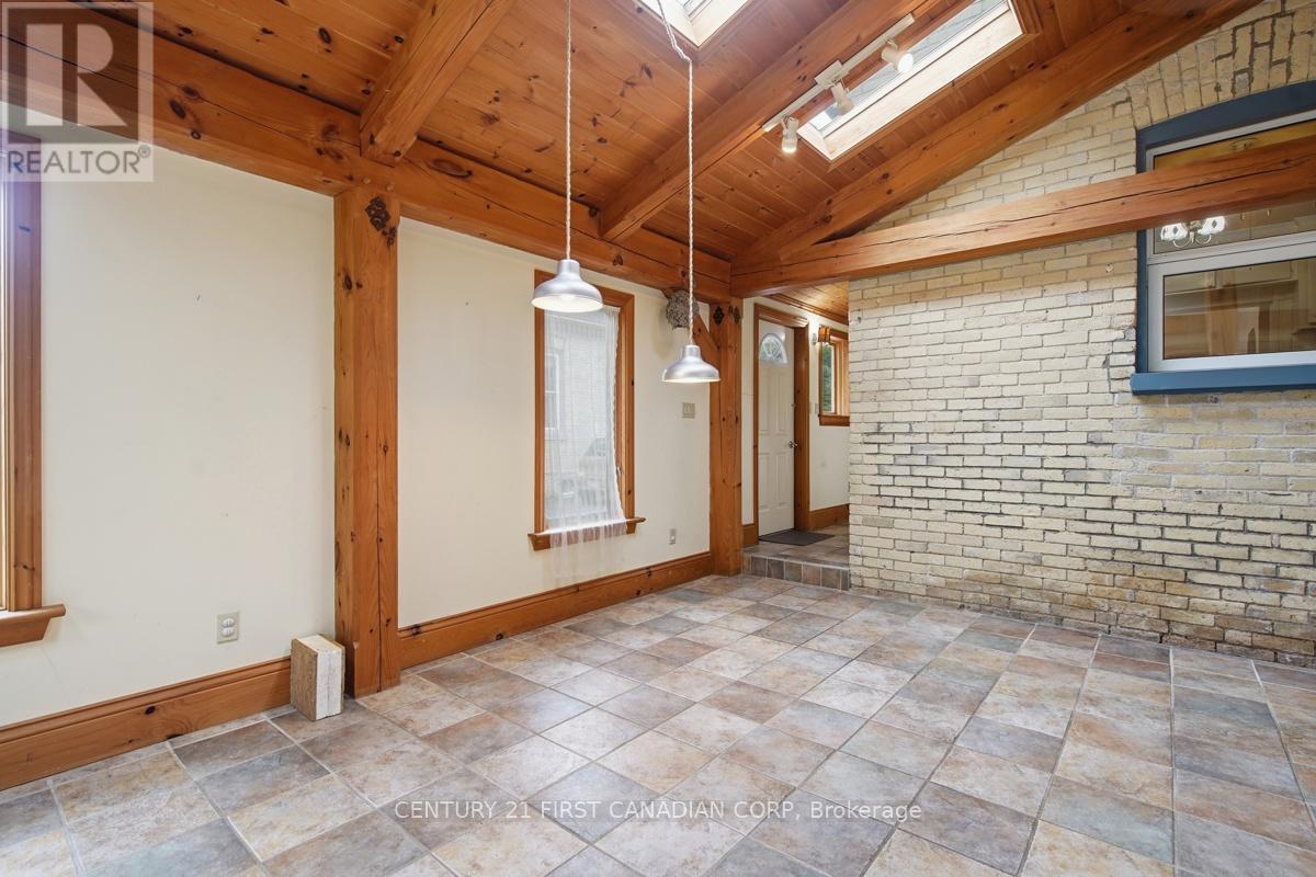 834 COLBORNE STREET - 6