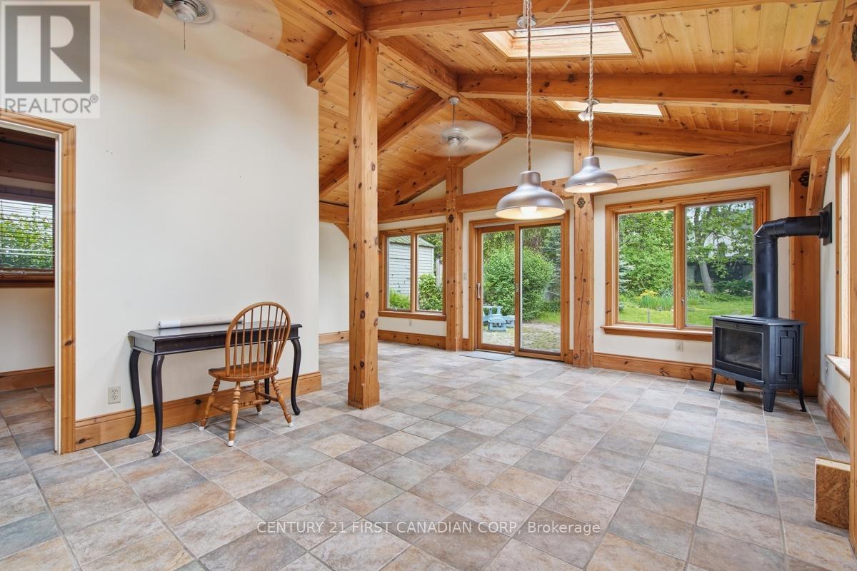 834 COLBORNE STREET - 7