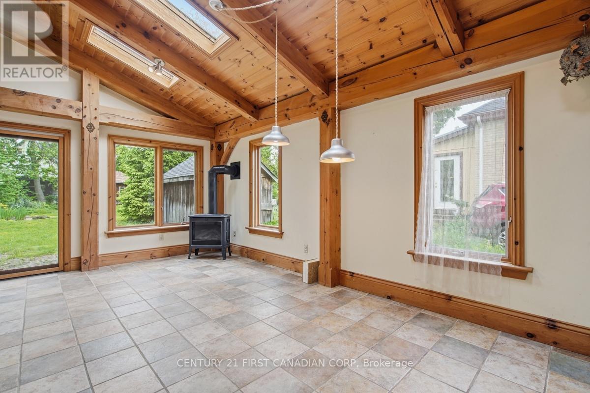 834 COLBORNE STREET - 8