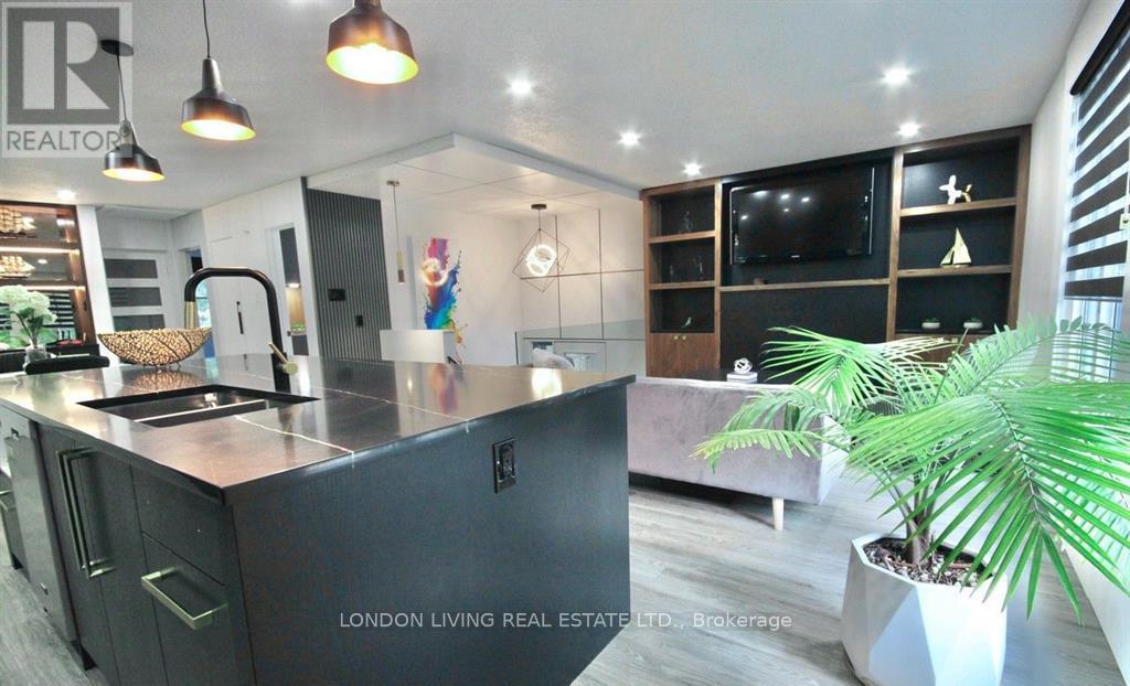 890 VISCOUNT ROAD - 10