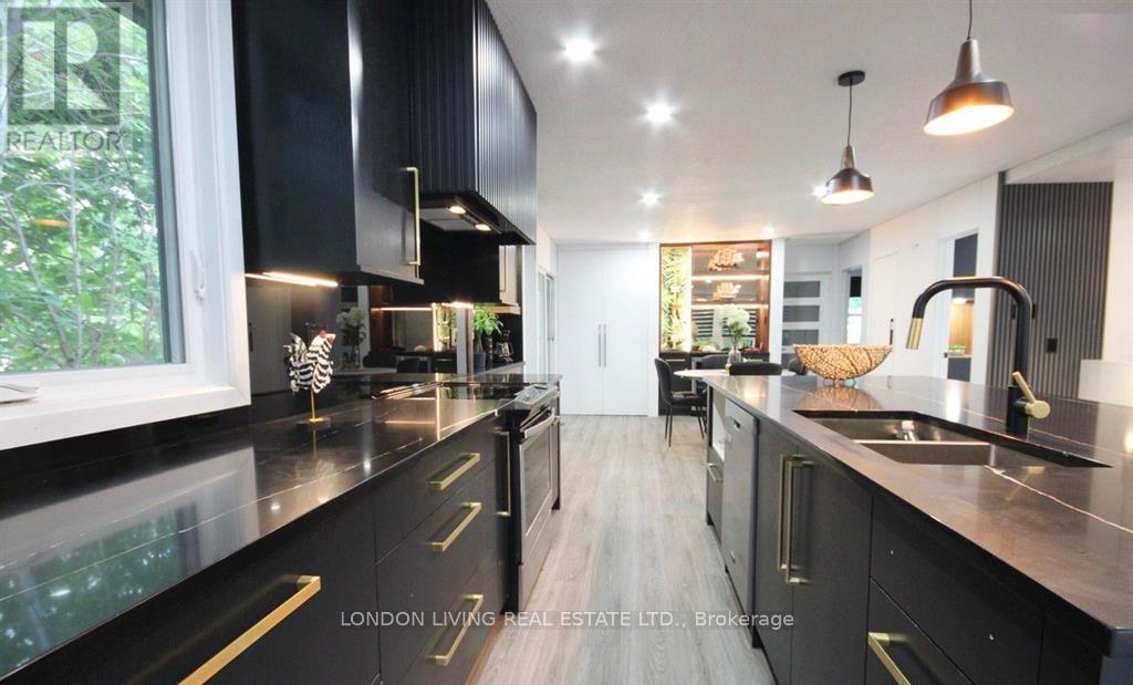 890 VISCOUNT ROAD - 11