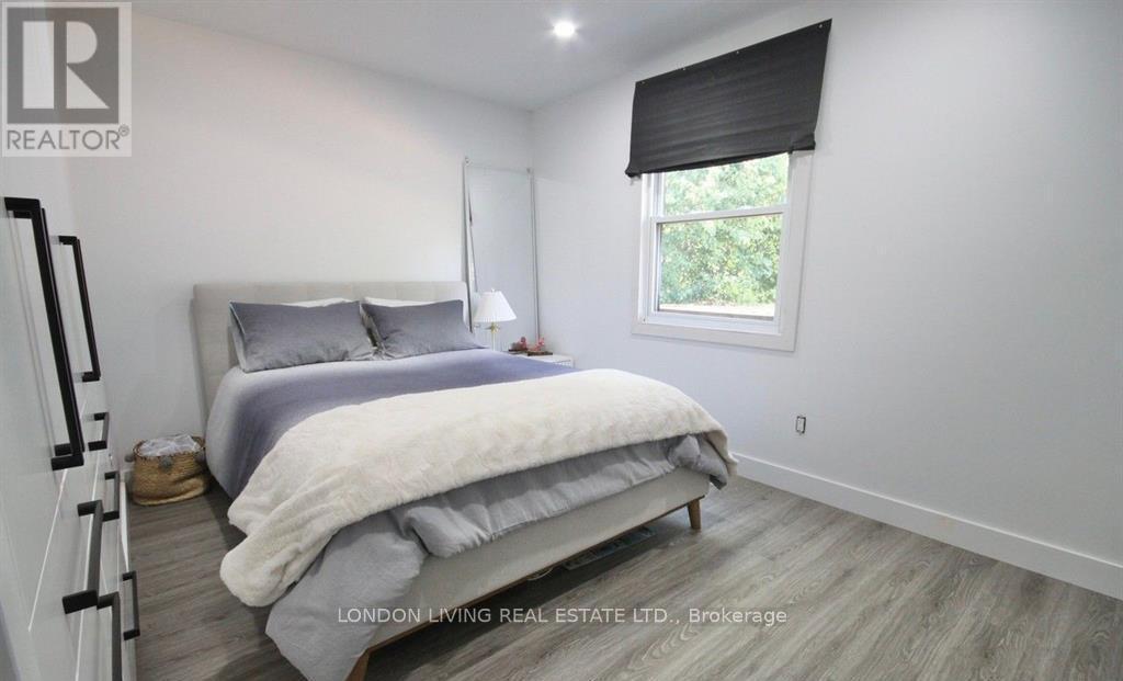 890 VISCOUNT ROAD - 17