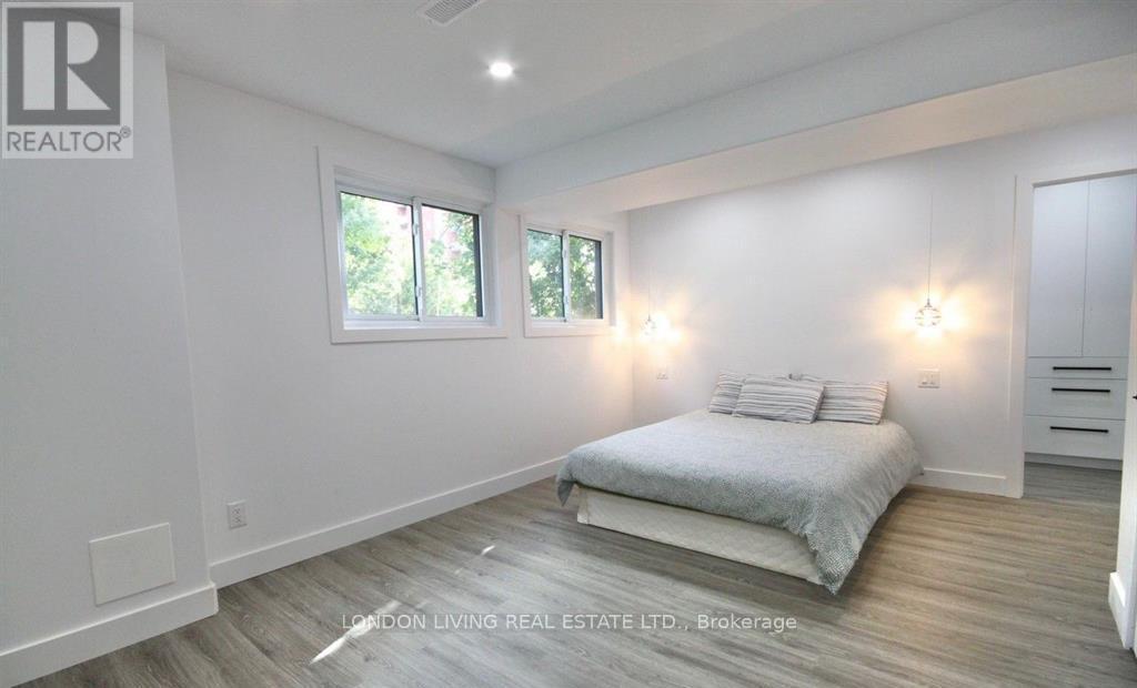 890 VISCOUNT ROAD - 18