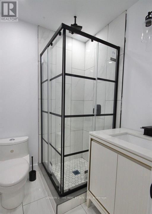 890 VISCOUNT ROAD - 21