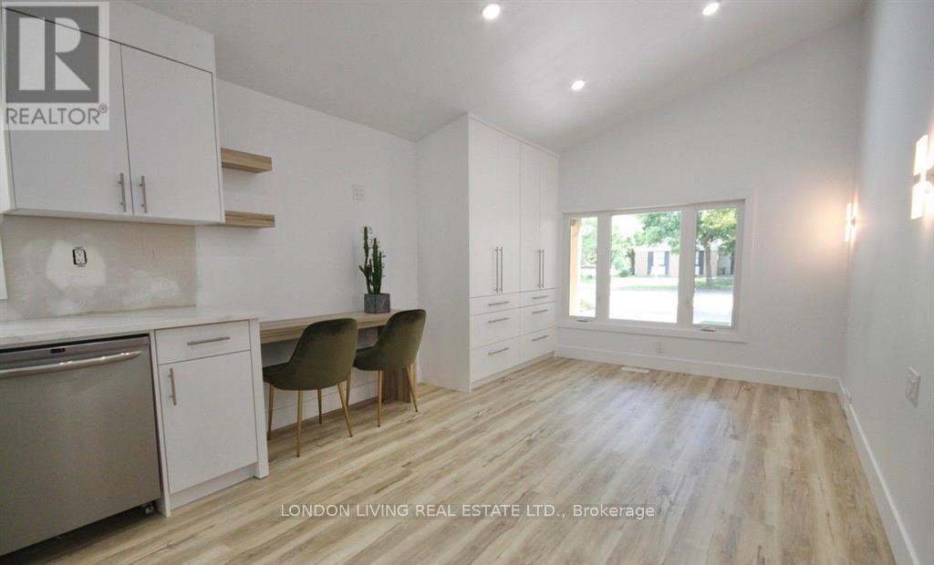 890 VISCOUNT ROAD - 22