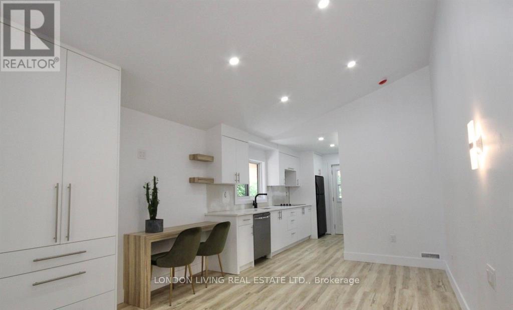 890 VISCOUNT ROAD - 23