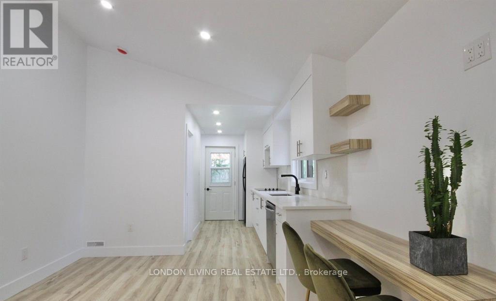890 VISCOUNT ROAD - 24