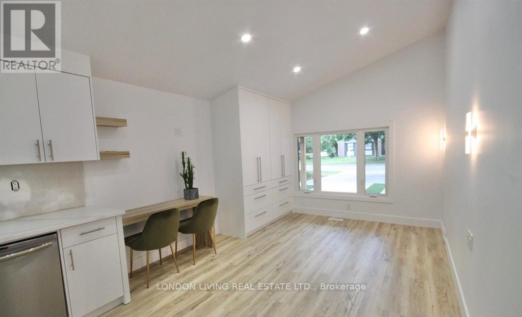 890 VISCOUNT ROAD - 25