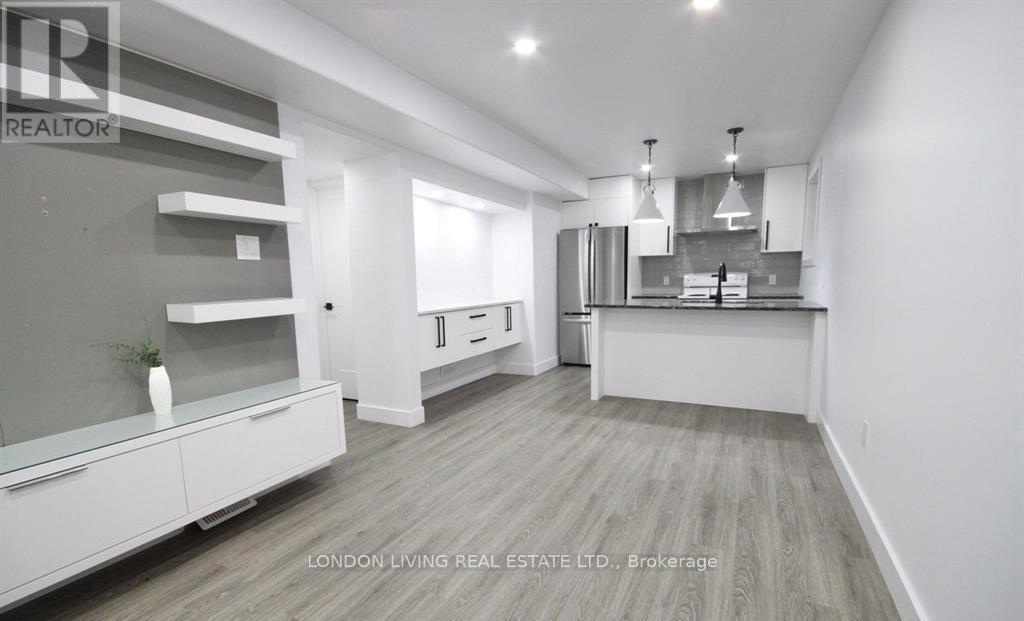 890 VISCOUNT ROAD - 26