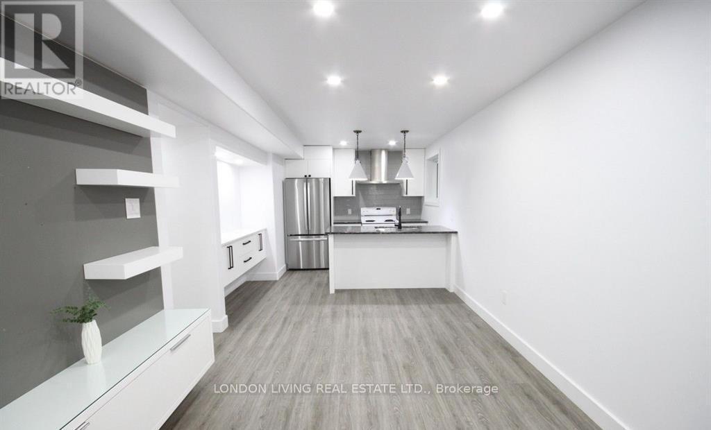 890 VISCOUNT ROAD - 27