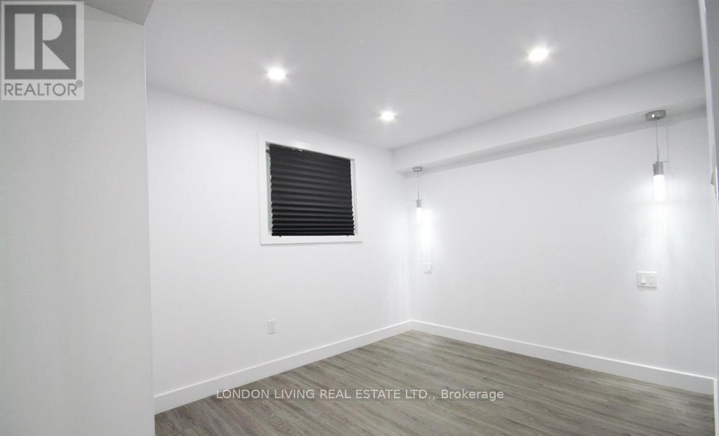 890 VISCOUNT ROAD - 28