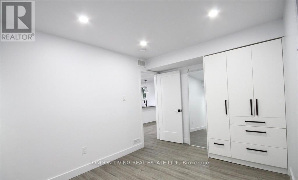 890 VISCOUNT ROAD - 29