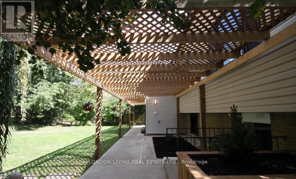 890 VISCOUNT ROAD - 36