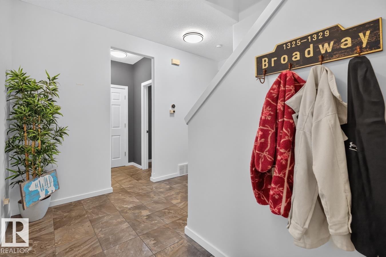 82 CARLYLE CR — photo 16