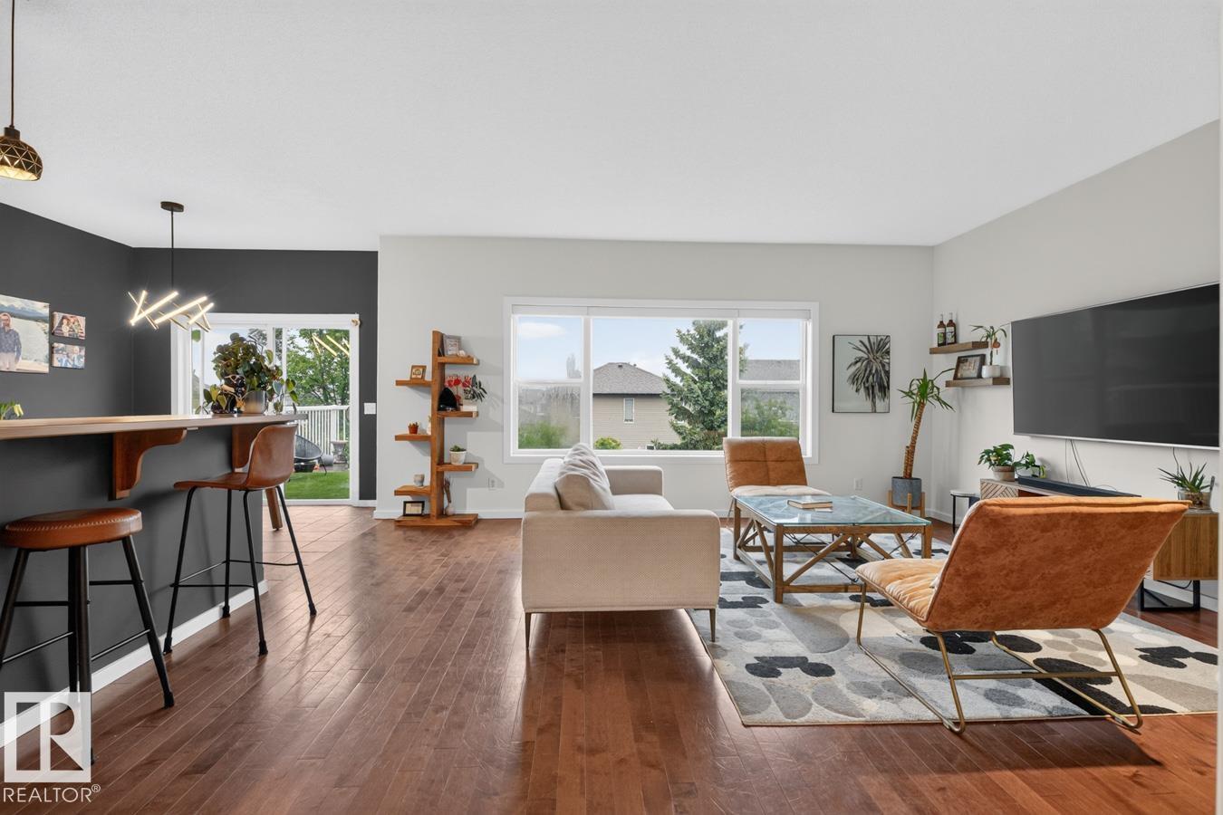 82 CARLYLE CR - photo 2