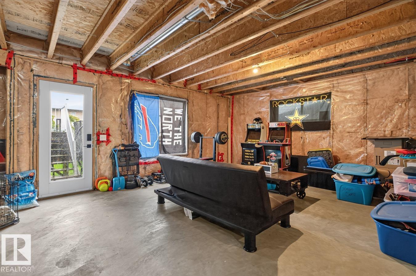 82 CARLYLE CR — photo 32