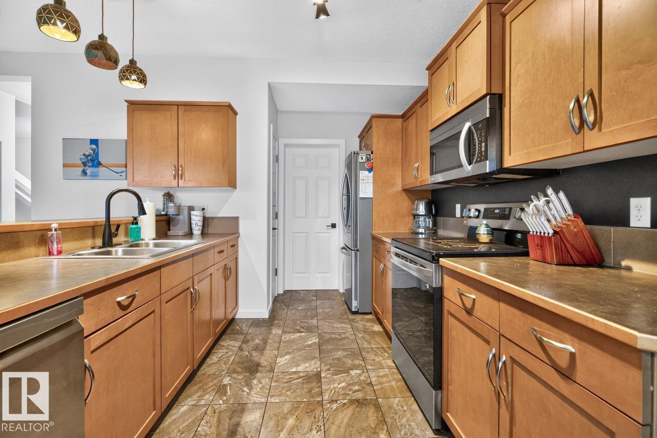 82 CARLYLE CR — photo 9