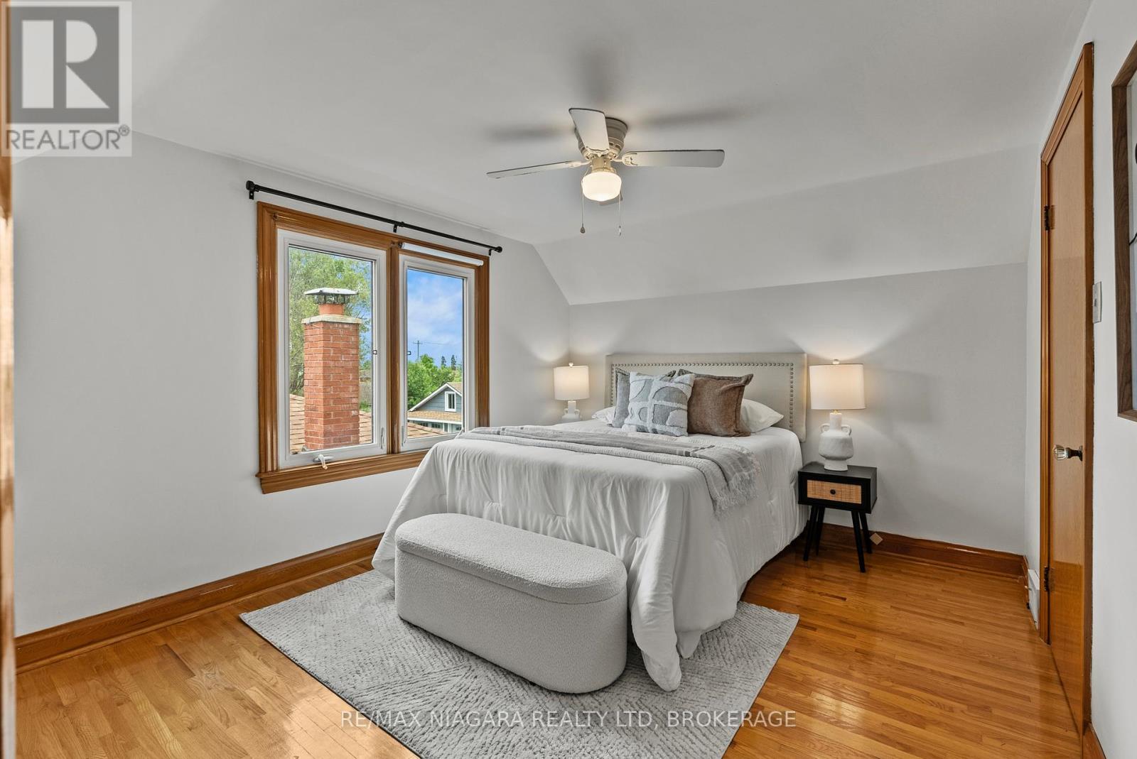 230 WELLINGTON STREET - 18