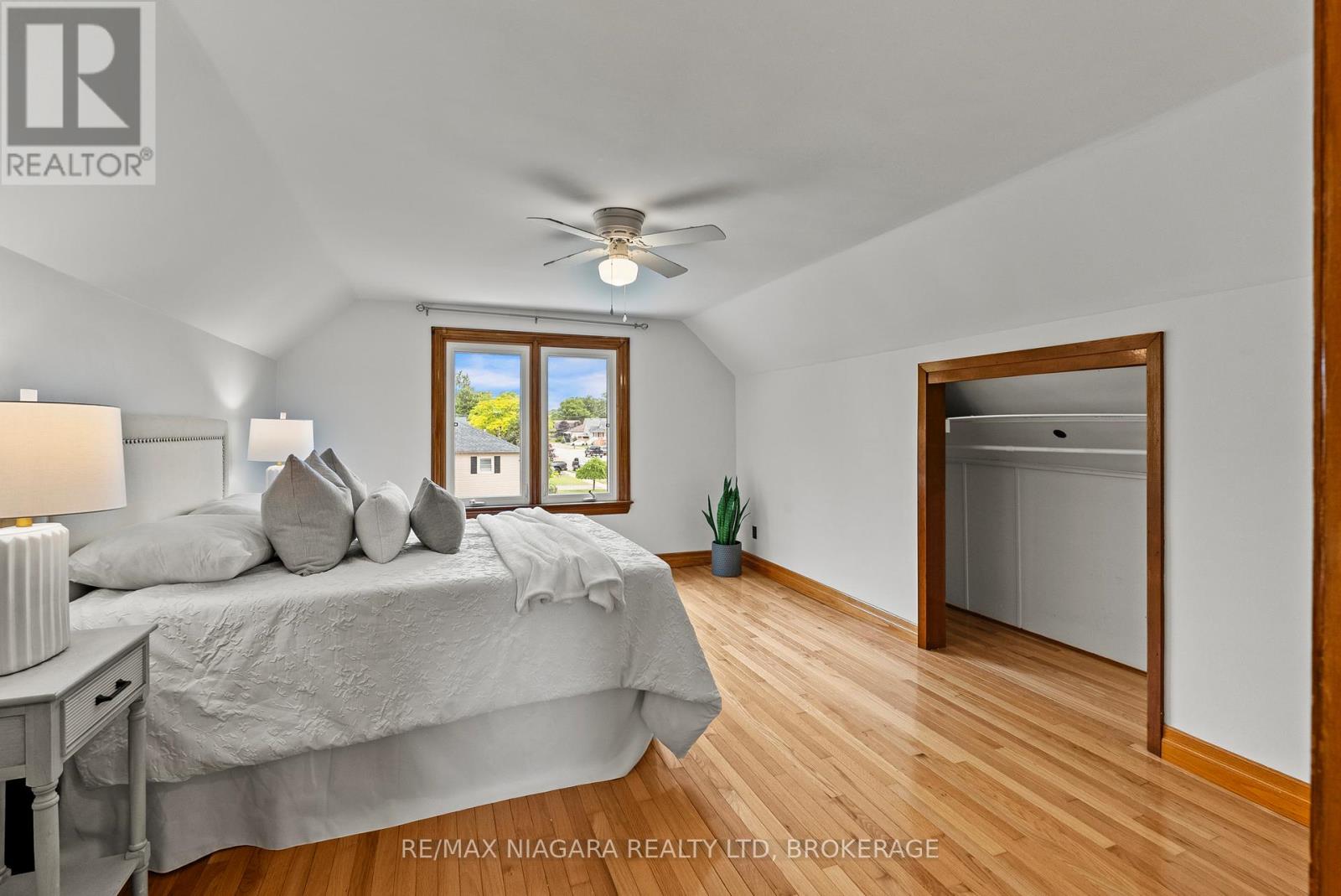 230 WELLINGTON STREET - 21